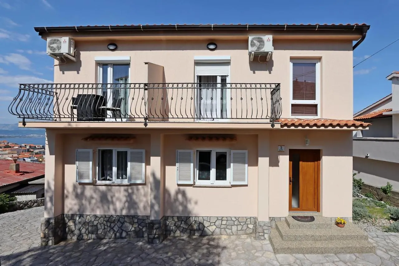 Apartments And Rooms With Parking Space Vrbnik, Krk - 5299 بيت ضيافة فربنيك